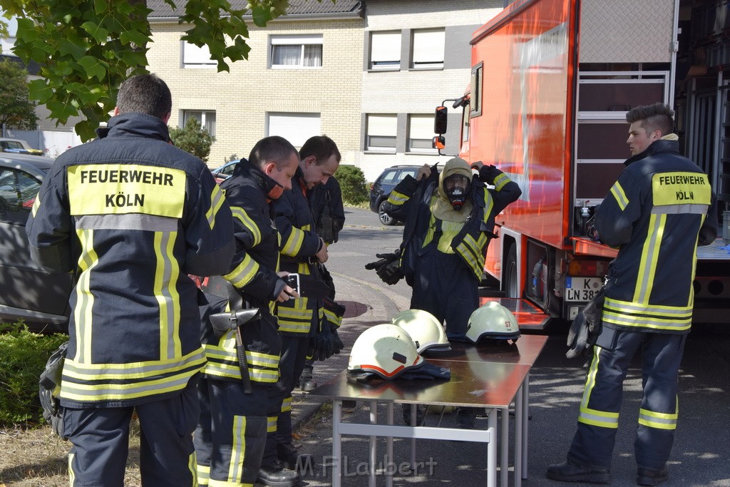 Dachstuhlbrand Koeln Poll Geislarerstr P438.JPG - Miklos Laubert